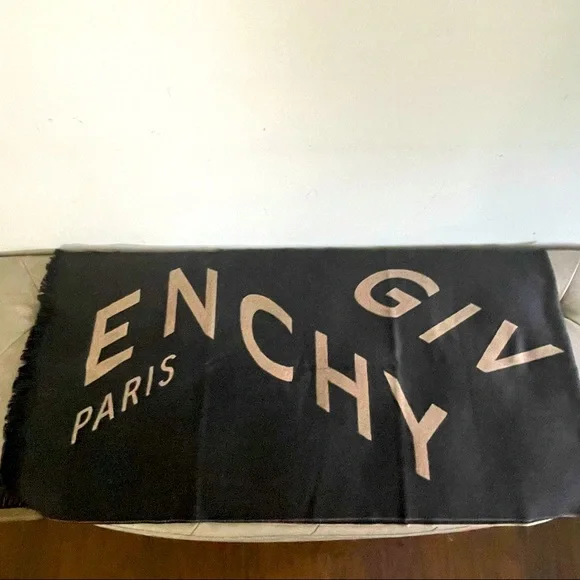 New Unisex Givenchy Logo Scarf - Picture 2 of 5